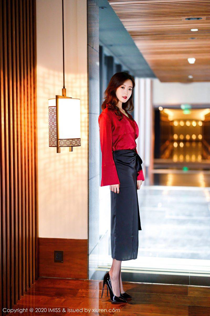 爱蜜社美女模特杨紫嫣Cynthia典雅礼裙与丝袜美腿心愿旅拍