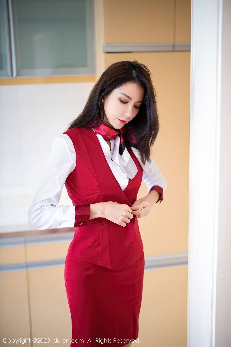 秀人网气质美女陈良玲Carry丝袜美腿红白空姐制服性感写真-11
