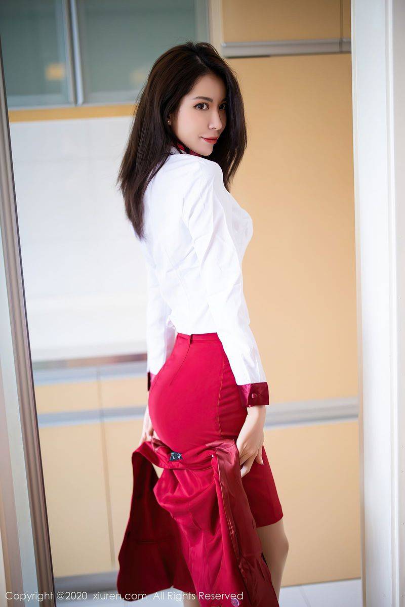 秀人网气质美女陈良玲Carry丝袜美腿红白空姐制服性感写真-15