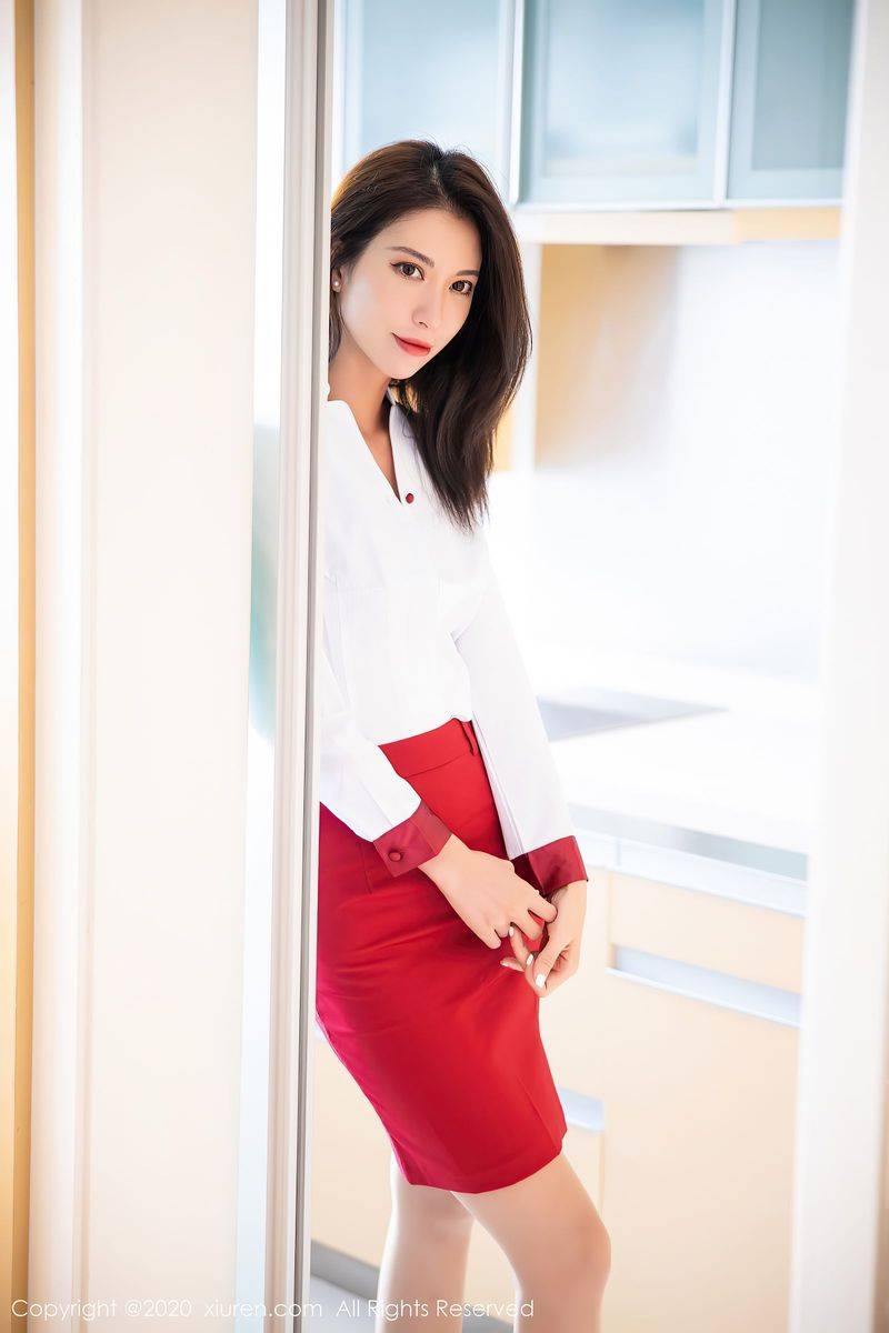 秀人网气质美女陈良玲Carry丝袜美腿红白空姐制服性感写真-21