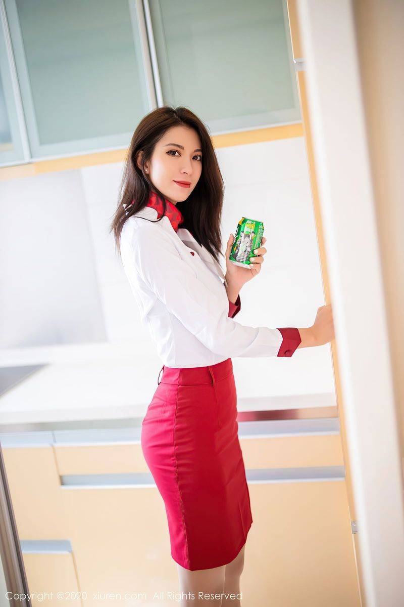 秀人网气质美女陈良玲Carry丝袜美腿红白空姐制服性感写真-18