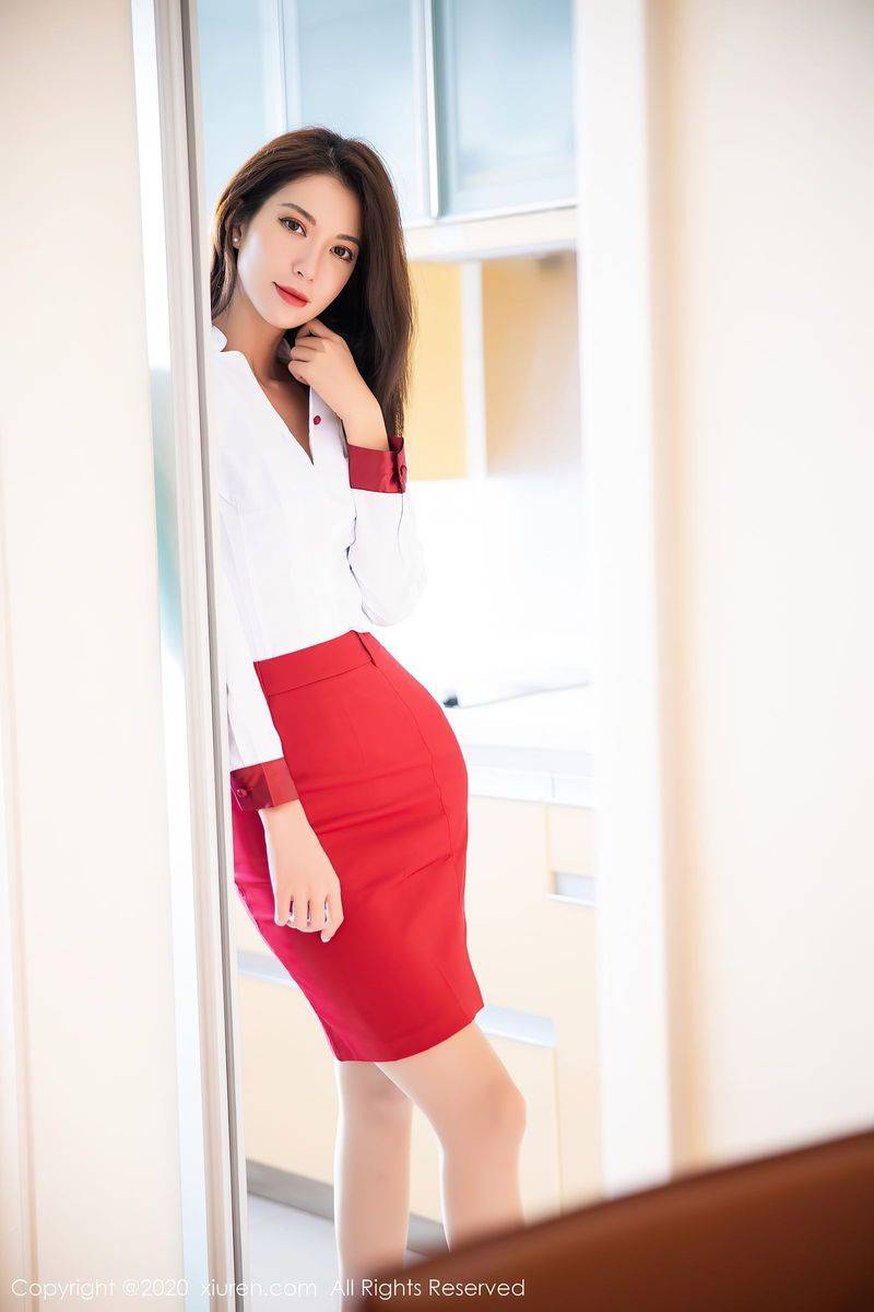 秀人网气质美女陈良玲Carry丝袜美腿红白空姐制服性感写真-22