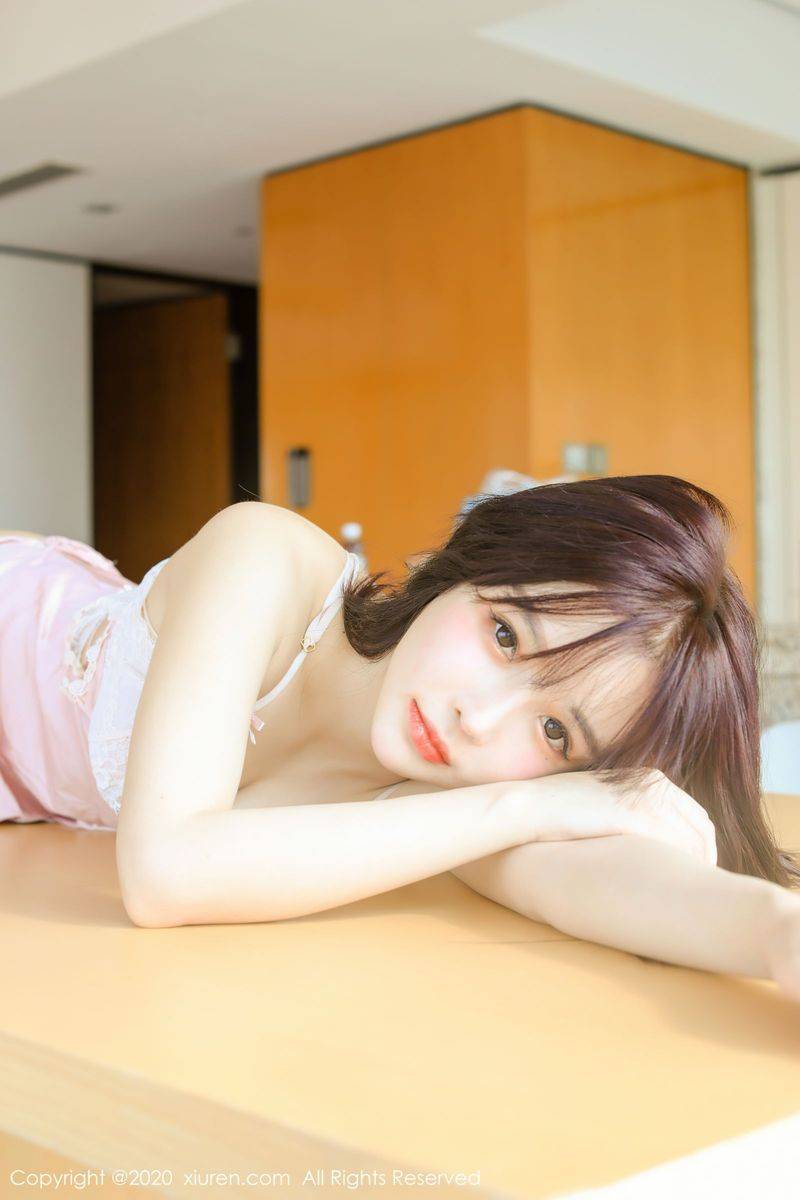 秀人网新人嫩模南初妹妹粉色情趣吊裙白嫩娇躯性感套图-14