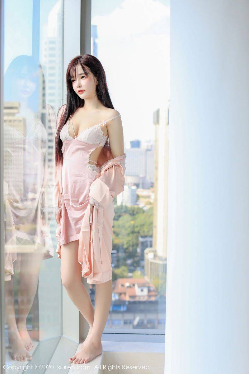 秀人网新人嫩模南初妹妹粉色情趣吊裙白嫩娇躯性感套图-43