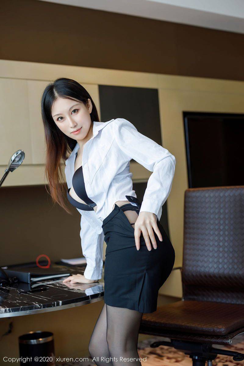 秀人网美女模特月音瞳白衬衫黑短裙秘书OL系列极致魅惑写真-28