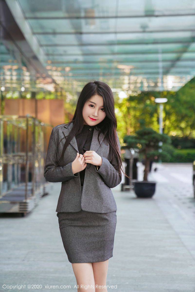 秀人网美女模特美七Mia酒店场景波涛胸涌黑丝制服性感套图-56