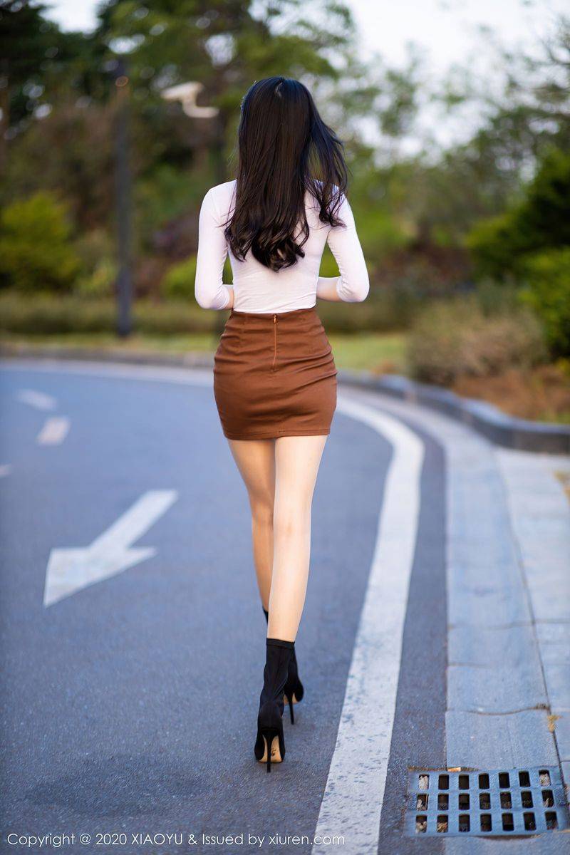 语画界美女模特言沫丝袜美腿户外内衣诱惑车拍系列写真-2