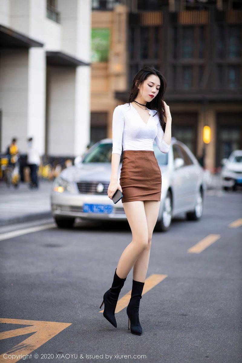 语画界美女模特言沫丝袜美腿户外内衣诱惑车拍系列写真-20