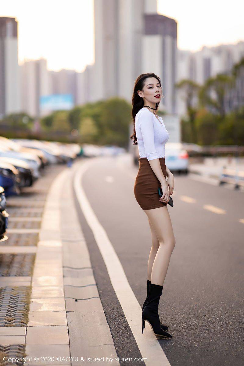 语画界美女模特言沫丝袜美腿户外内衣诱惑车拍系列写真-24