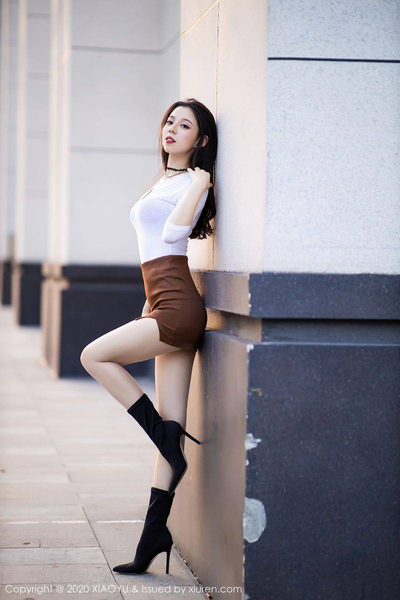 语画界美女模特言沫丝袜美腿户外内衣诱惑车拍系列写真-84