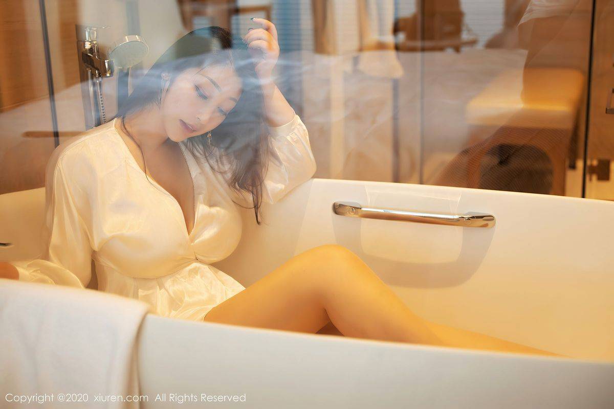 秀人网性感女神妲己_Toxic白色睡衣轻裹娇躯西双版纳旅拍-10