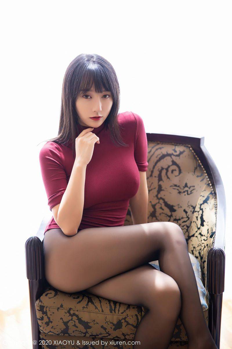 语画界性感女神何嘉颖猩红连体衣与黑丝美腿魅惑系列写真-36