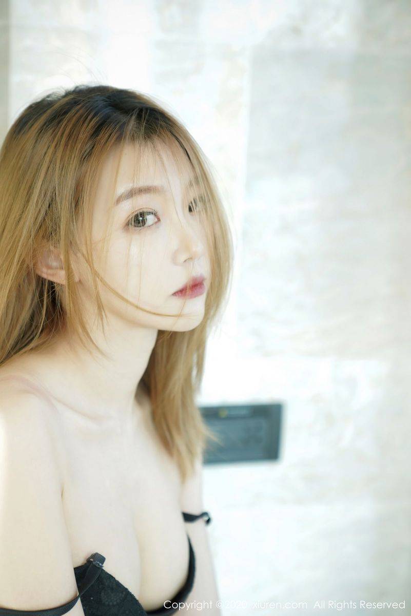 秀人网性感女神冯木木LRIS曼妙身材职场OL制服系列经典写真-63