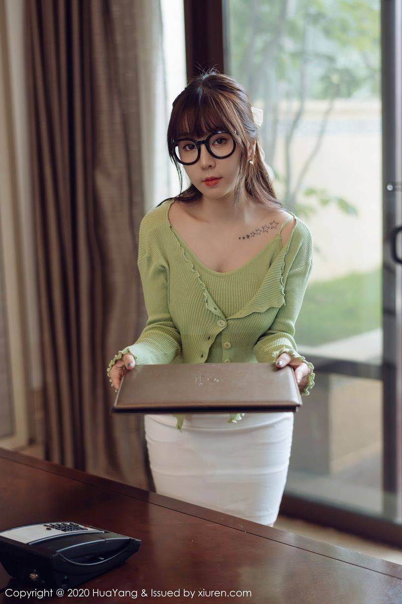 花漾Show美女模特王雨纯总裁vs土气职员主题西双版纳旅拍-80