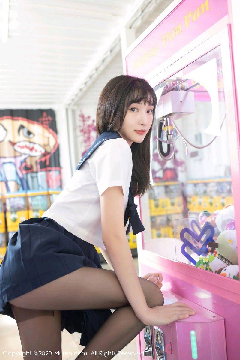 秀人网美女模特陆萱萱不良少女黑丝美腿逃学威龙系列写真