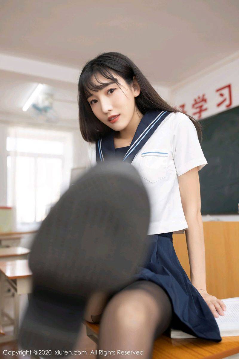 秀人网美女模特陆萱萱不良少女黑丝美腿逃学威龙系列写真-15