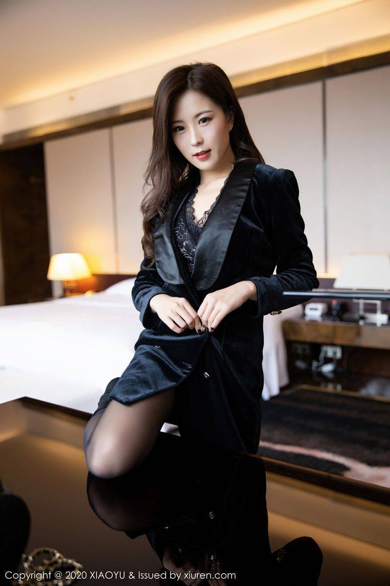 语画界美女模特杨紫嫣Cynthia都市风格黑丝美腿娇媚动人写真-5