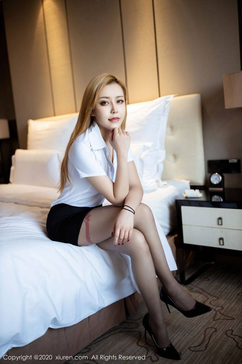 秀人网新人模特徐安冉miki性感职场秘书OL系列首套写真-19