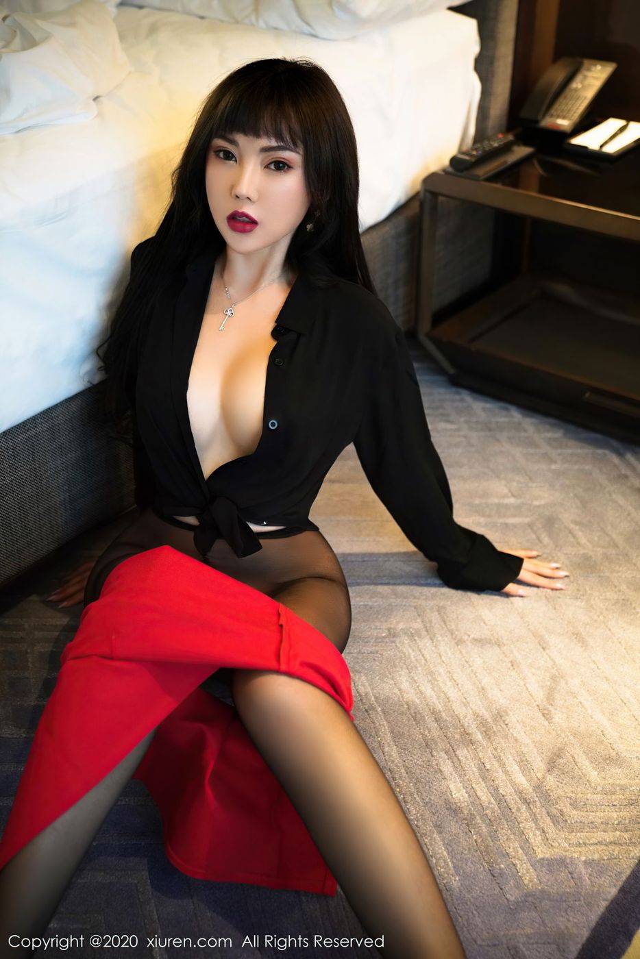 秀人网美女模特萌汉药baby黑丝美腿制服诱惑系列上海旅拍