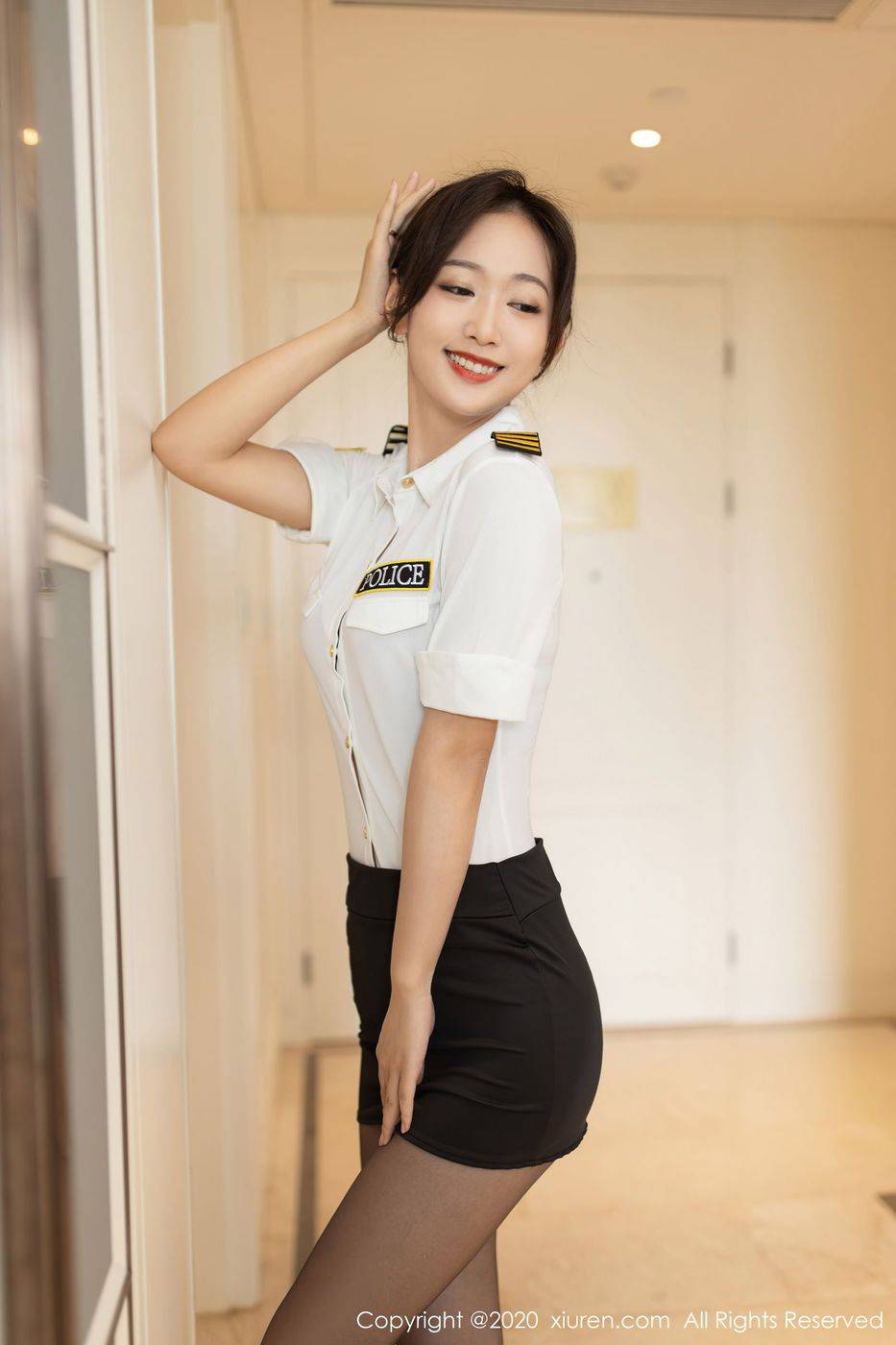 秀人网性感女神唐安琪黑丝美腿警花搜查官制服系列写真