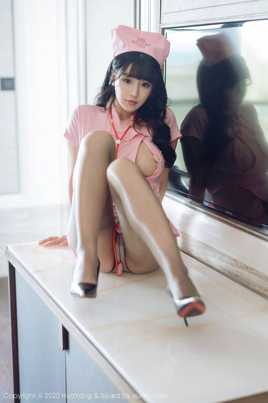 花漾Show性感女神Flower朱可儿粉色护士制服系列西双版纳旅拍-4