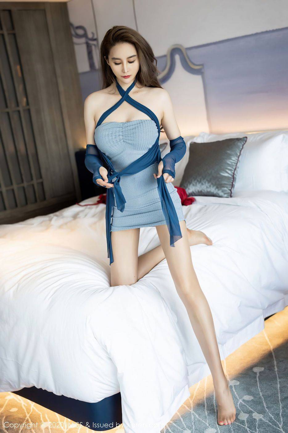 爱蜜社丽质模特江欢欢Jermy华丽礼裙与丝袜美腿性感高挑写真-17