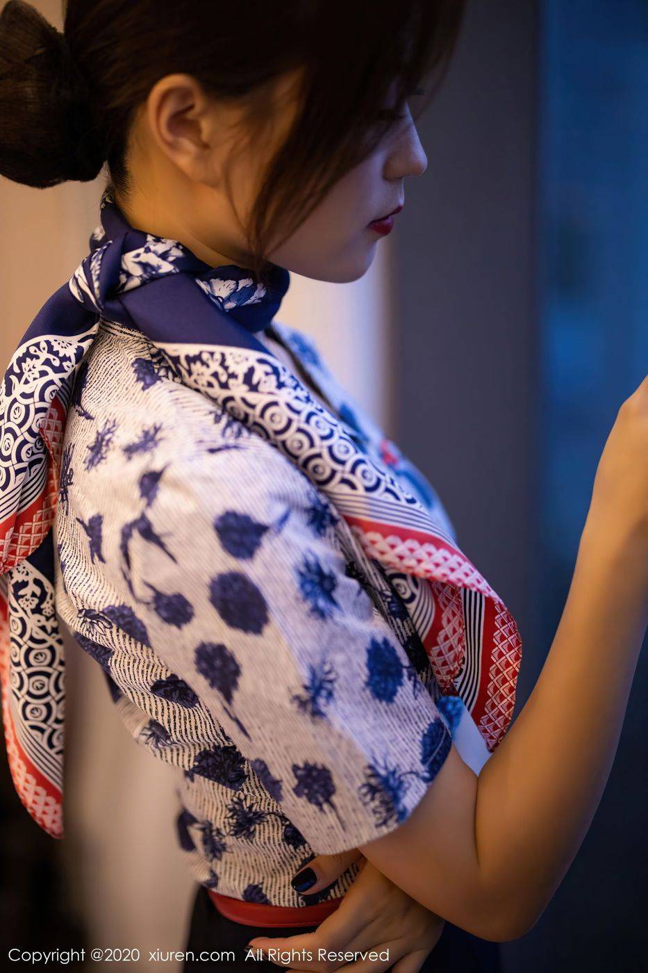 语画界性感女神杨紫嫣Cynthia黑丝美腿空乘制服系列娇媚写真