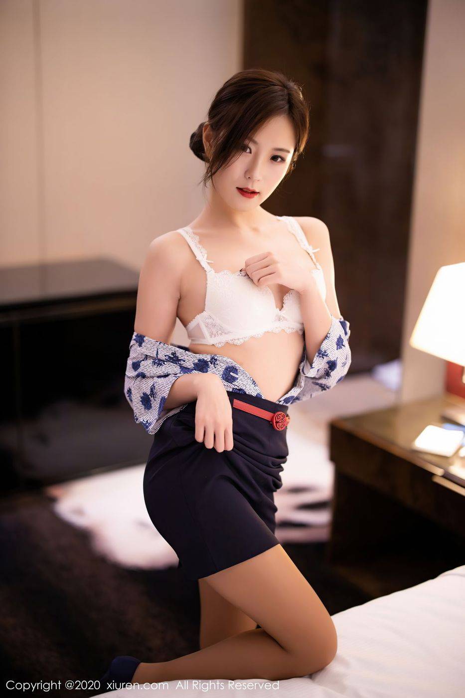 语画界性感女神杨紫嫣Cynthia黑丝美腿空乘制服系列娇媚写真-44
