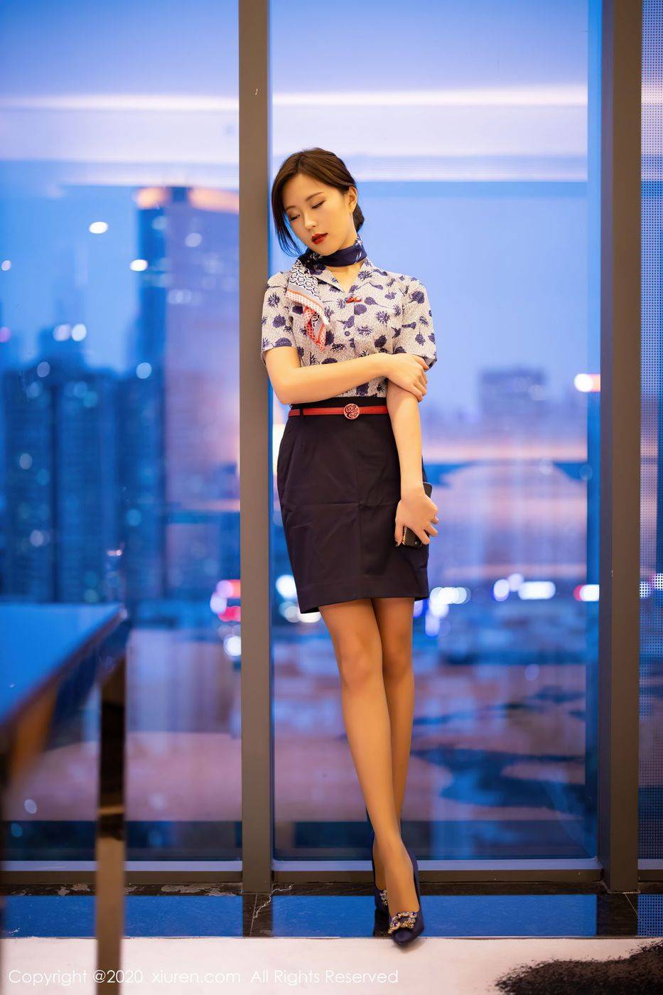 语画界性感女神杨紫嫣Cynthia黑丝美腿空乘制服系列娇媚写真-56