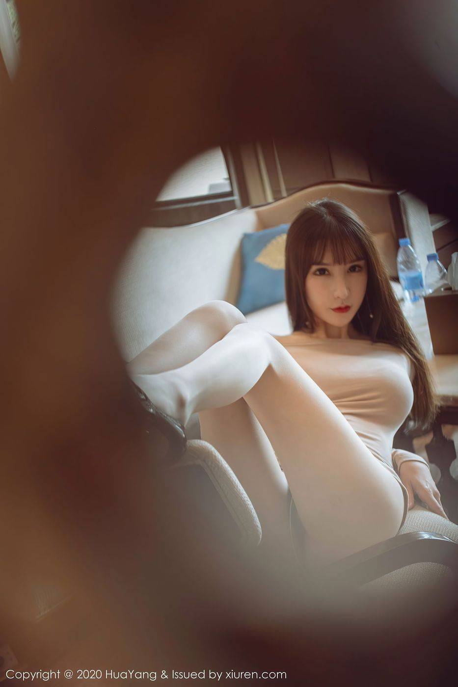 花漾Show性感女神周于希Sandy米色吊裙曼妙身材西双版纳旅拍-8