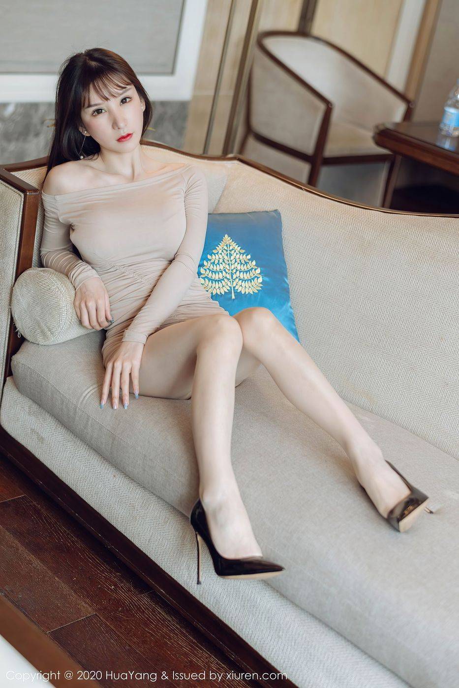 花漾Show性感女神周于希Sandy米色吊裙曼妙身材西双版纳旅拍-41