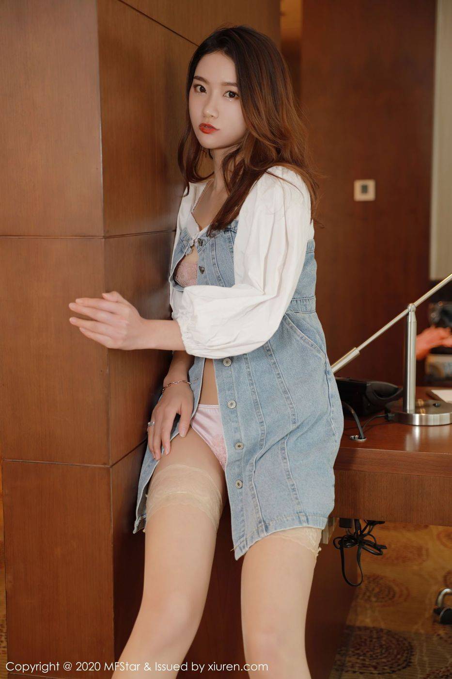 模范学院美女模特方子萱肉色丝袜镂空粉色内衣魅惑写真-3