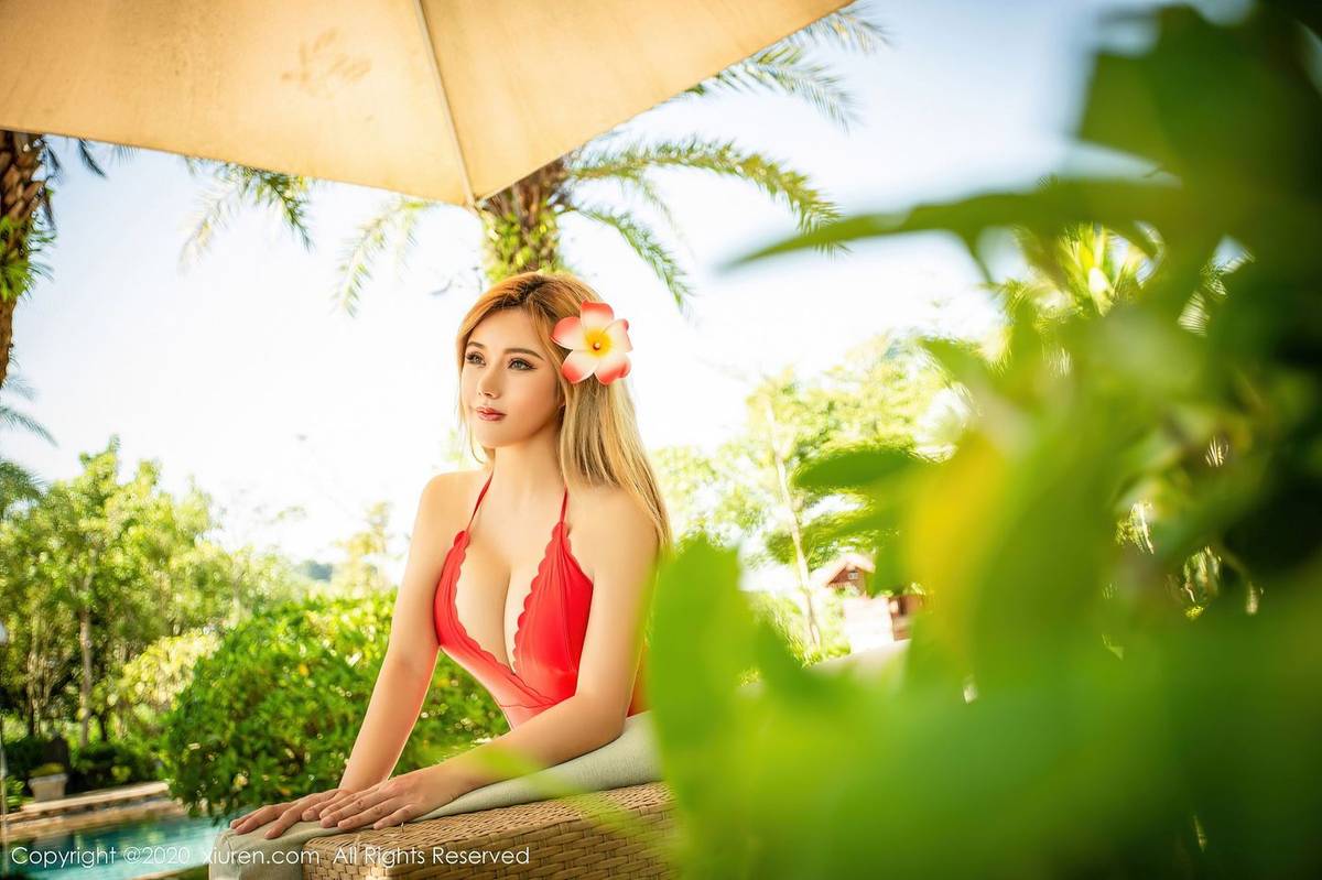 秀人网美女模特李小米丰满身材泳池比基尼系列诱人套图-14