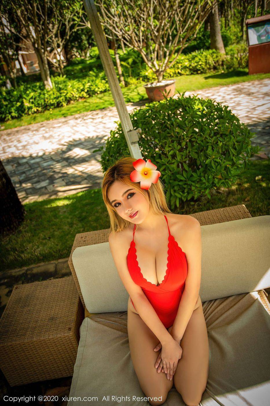 秀人网美女模特李小米丰满身材泳池比基尼系列诱人套图-16