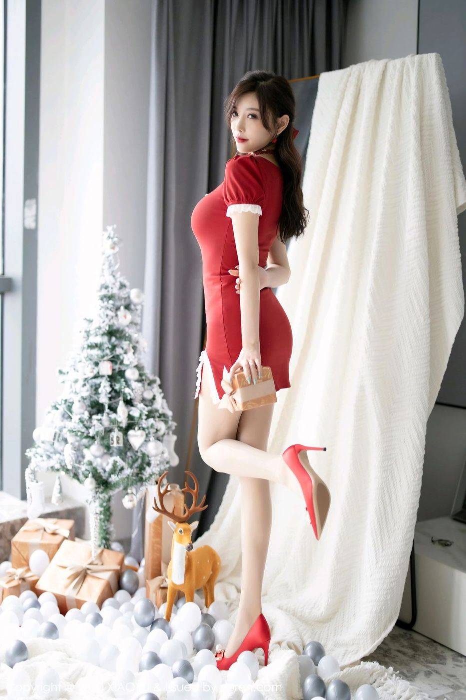 语画界性感女神杨晨晨sugar丝袜美腿化作圣诞女郎主题写真-9