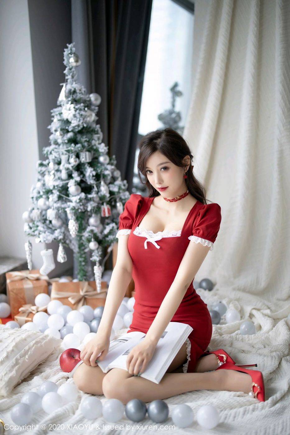 语画界性感女神杨晨晨sugar丝袜美腿化作圣诞女郎主题写真-28