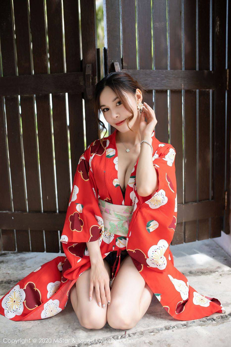 魅妍社美女模特沈佳熹鲜艳和服圆润酥胸气质袅袅撩人写真-3