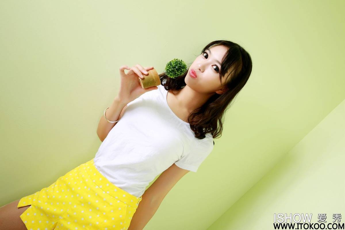 ISHOW爱秀美女模特馨雅Adela肉丝美腿小清新style性感写真-26