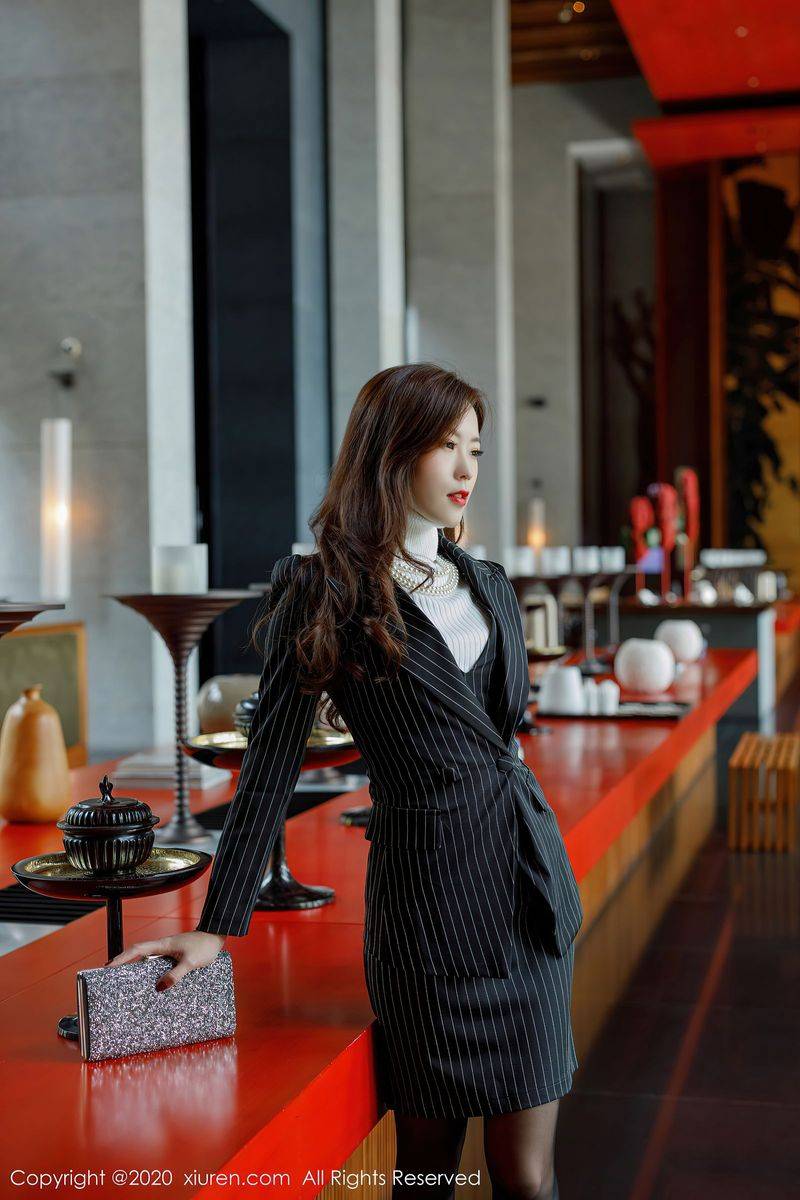 秀人网美女模特杨紫嫣Cynthia职场女老板装扮主题系列写真-20