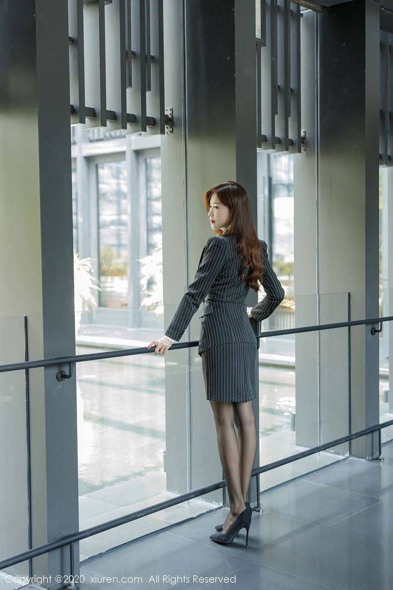 秀人网美女模特杨紫嫣Cynthia职场女老板装扮主题系列写真-29