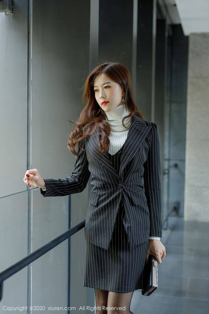 秀人网美女模特杨紫嫣Cynthia职场女老板装扮主题系列写真-31