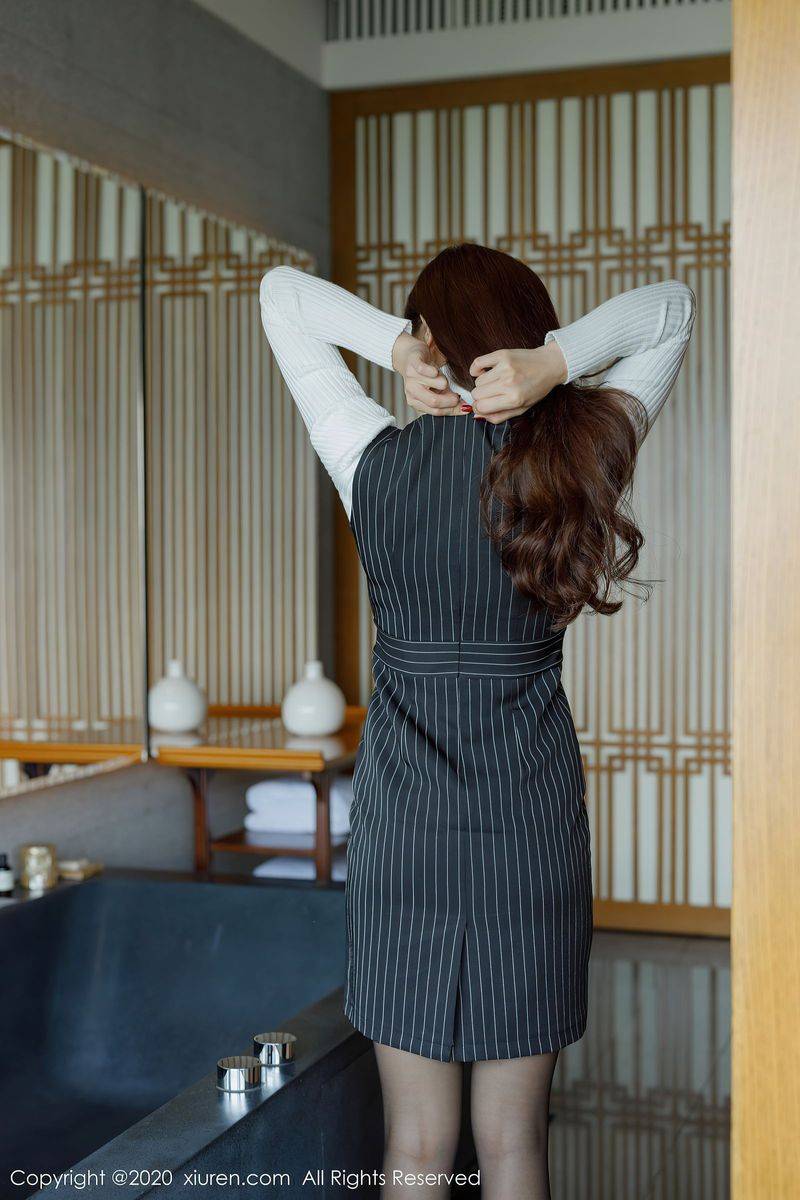 秀人网美女模特杨紫嫣Cynthia职场女老板装扮主题系列写真-51