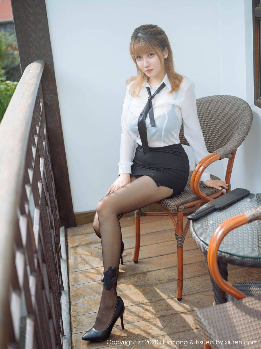 花漾Show美女模特周大萌白衬衫职场秘书OL黑丝系列杭州旅拍