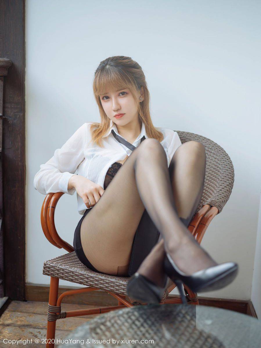 花漾Show美女模特周大萌白衬衫职场秘书OL黑丝系列杭州旅拍-6