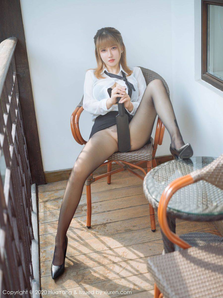 花漾Show美女模特周大萌白衬衫职场秘书OL黑丝系列杭州旅拍-38