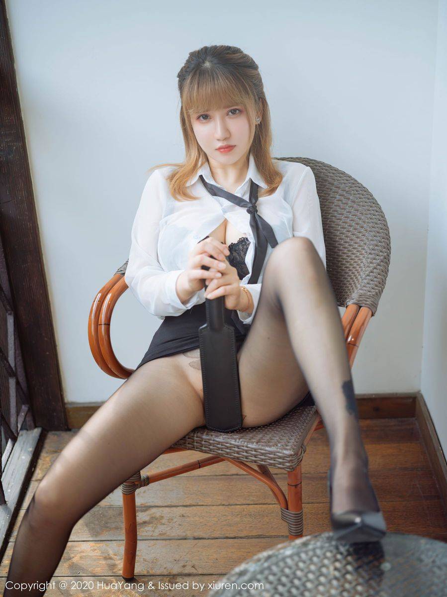 花漾Show美女模特周大萌白衬衫职场秘书OL黑丝系列杭州旅拍-39