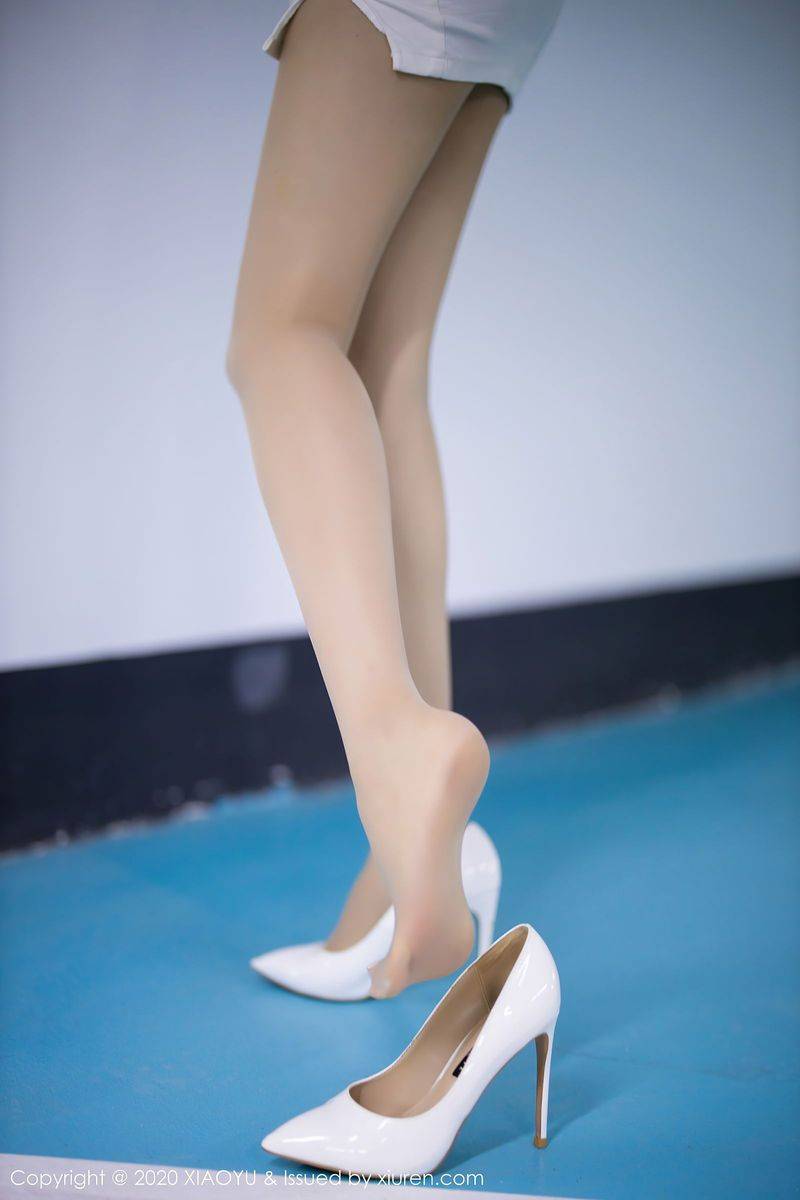 语画界性感女神芝芝Booty丝袜美腿停车场邂逅主题灵动写真-7