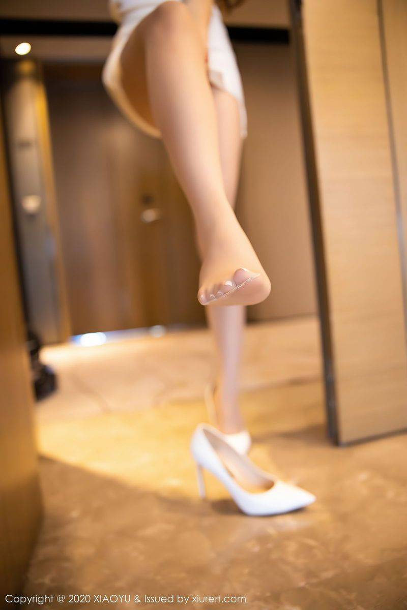 语画界性感女神芝芝Booty丝袜美腿停车场邂逅主题灵动写真-49