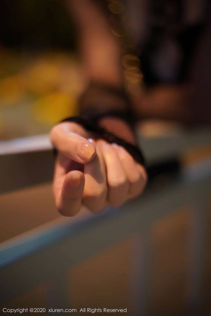 秀人网性感女神周于希Sandy黑色连衣裙内衣诱惑街边邂逅写真-19