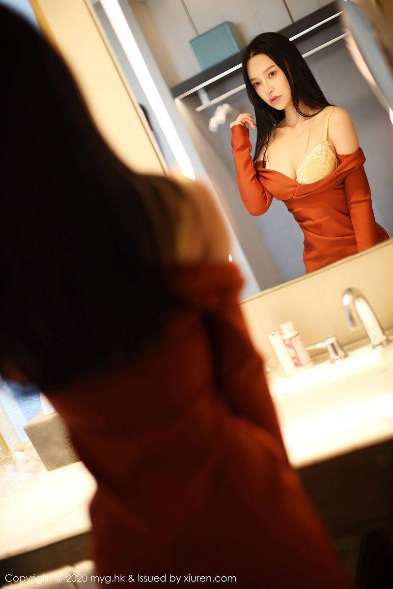 美媛馆性感女神唐琪儿猩红大衣+蕾丝吊袜内衣浴室系列写真-11